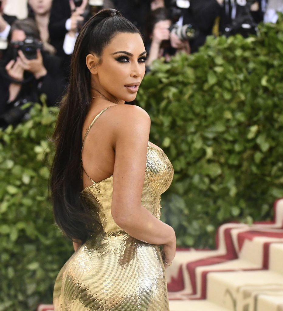 Kim Kardashian: فقط 10 سال برای زیبا بودن زمان دارم! 3 Kim Kardashian