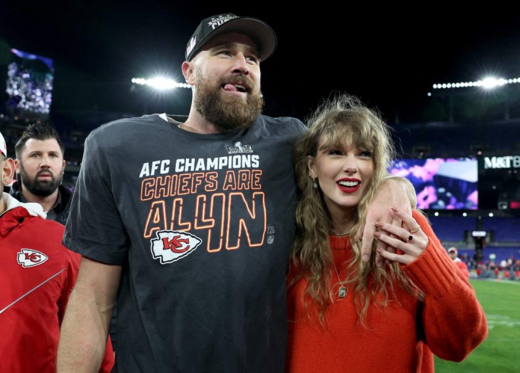 هدیه جی جی حدید به تیلور سوئیفت، جواهری گرانبها نمادی از دوستی قدیمی 2024 5 Taylor Swift and Travis Kelce
