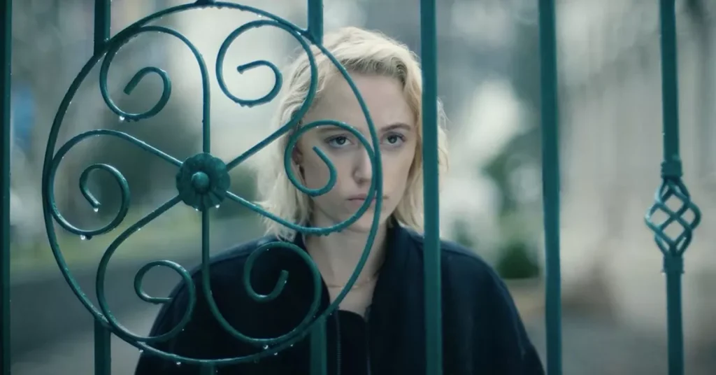 Maika Monroe: بازیگر فیلم ترسناکی که قبل از بازیگر شدن یک ورزشکار حرفه ای بود 3 مایکا مونرو