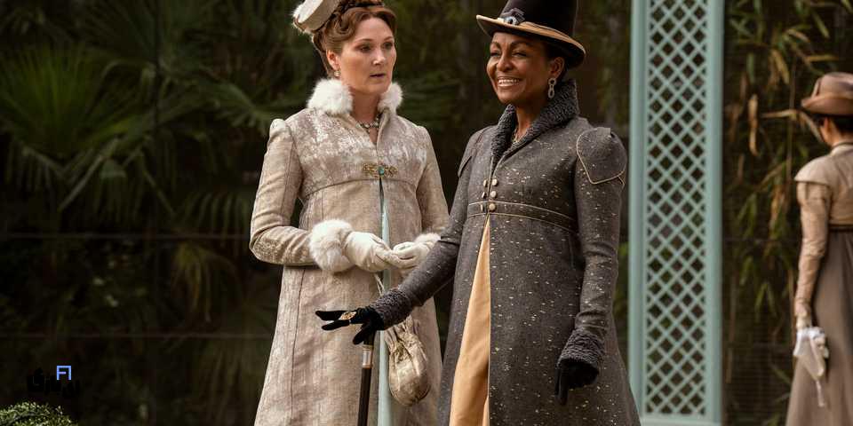 لباس های مجلل سریال bridgerton، رتبه بندی 10 تا از بهترین ها 6 bridgerton queen charlotte ruth gemmell adjoa andoh 1
