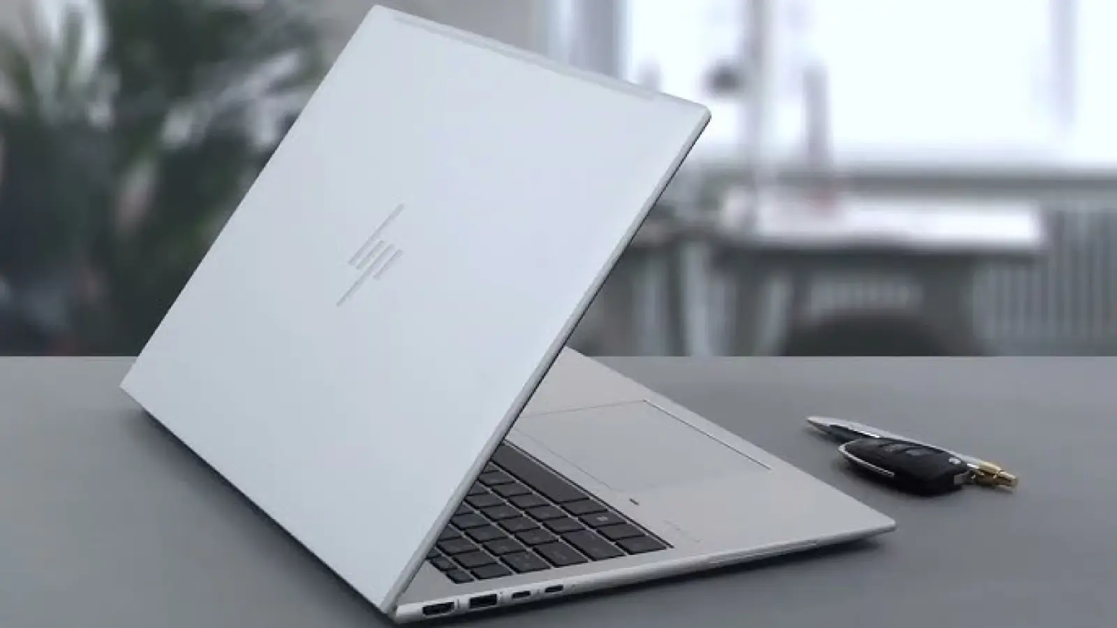 بهترین لپتاپهای HP (برای حرفهایها) 7 HP EliteBook 860 G9: بهترین لپتاپهای HP (برای حرفهایها) با امنیت پیشرفته