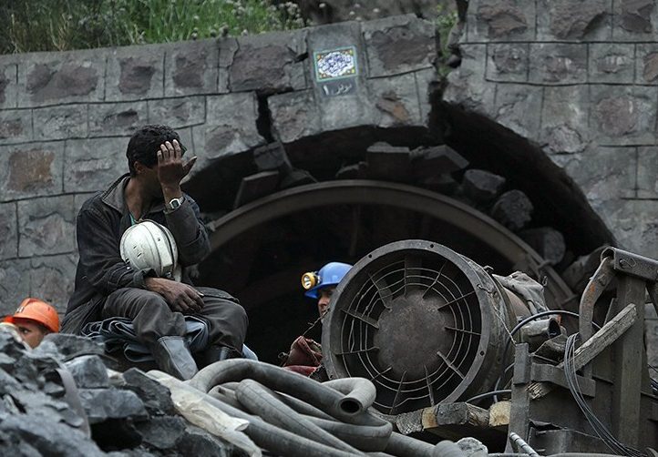 فاجعه معدن طبس/تاکنون 52 نفر جان باختند 1 معدن زغال سنگ طبس