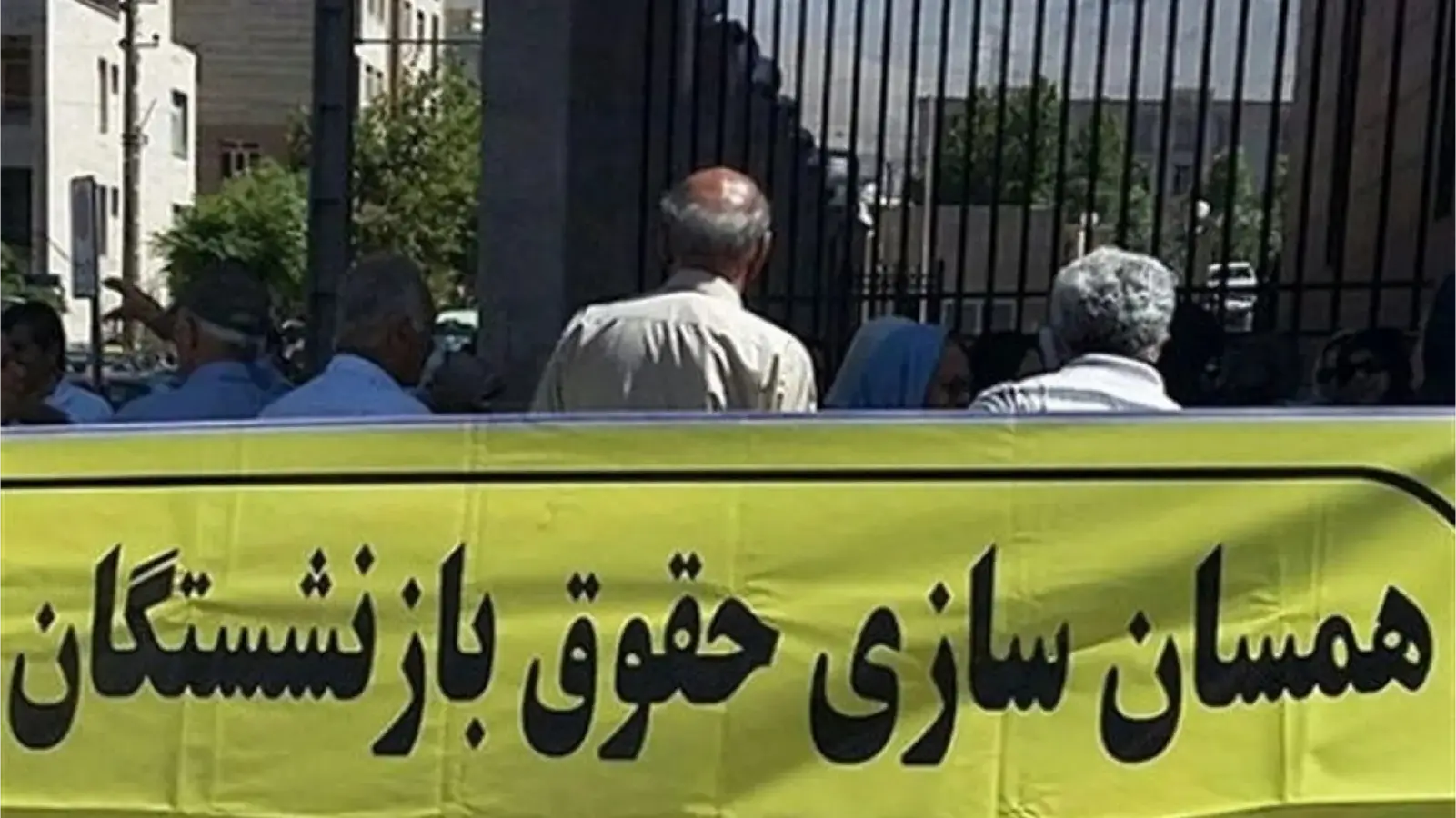 همسانسازی حقوق بازنشستگان تأمین اجتماعی: آیا این بار وعدهها عملی میشود؟ در 1403 1 بازی جدید دولت در عرصه حقوق بازنشستگان و همسانسازی حقوق بازنشستگان تأمین اجتماعی؟