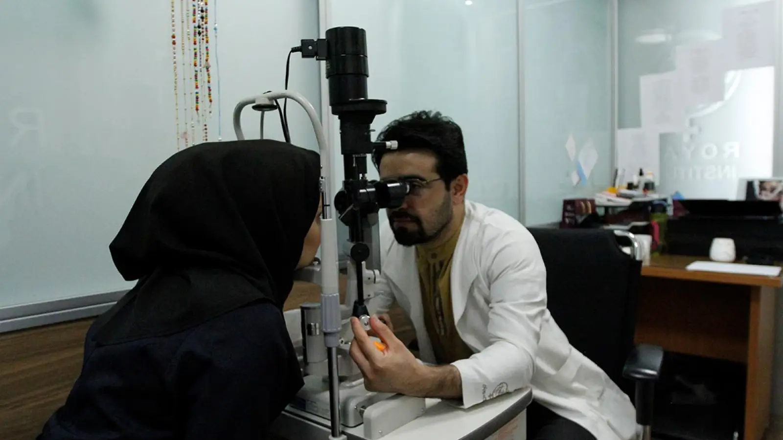 درآمد بیناییسنجی: آیا این رشته برای شما مناسب است؟ 6 چگونه درآمد بیناییسنجی را افزایش دهید؟