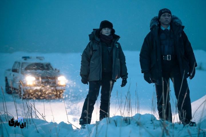 10 تا از بهترین سریال های جنایی تا به اکنون که باید دید. پاییز2024 1 Jodie Foster and Kali Reis stand in the snow together in True Detective Night Country 1