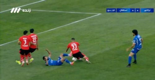 بررسی صحنه های داوری بازی استقلال و تراکتور 1 بررسی صحنه های داوری بازی استقلال و تراکتور