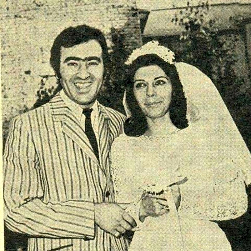 تصویری جذاب و خاطرهانگیز از مراسم عروسی ثریا قاسمی و رحیم برفراز در سال ۱۳۴۹ منتشر شد. 1 قاسمی 1