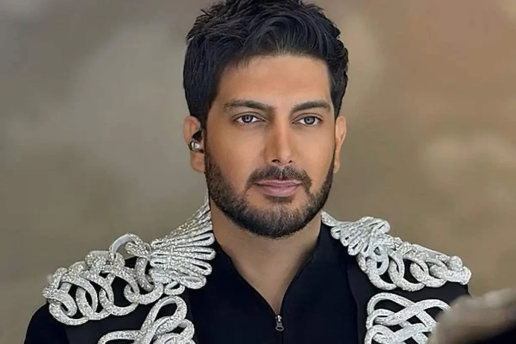 فرزاد فرزین: از صحنه موسیقی تا ورود به دنیای مجری گری در برنامه صحنه! آیا او موفق خواهد شد؟ 3 برنامه صحنه فرزاد فرزین