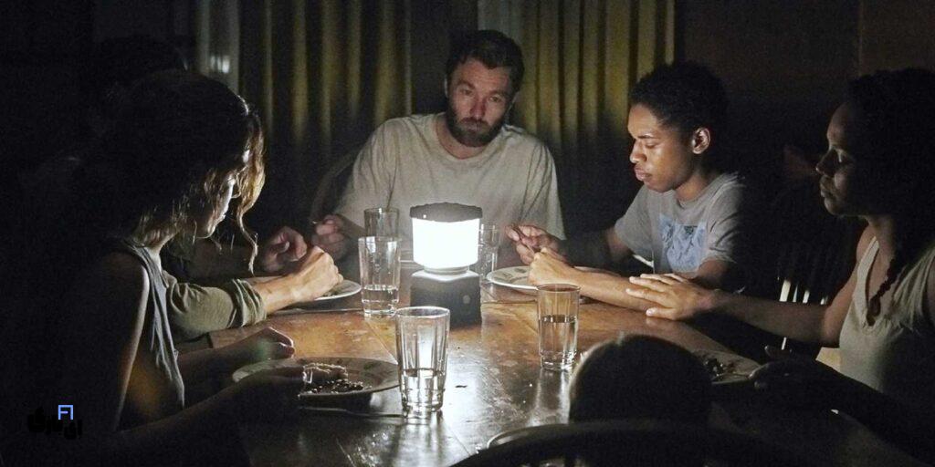 10 فیلمی که اگر از سریال Silo لذت بردید، باید ببینید! 2 It Comes At Night Joel Edgerton
