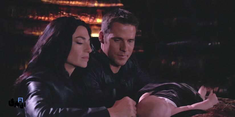 10تا از بهترین مینی سریال های علمی تخیلی که نباید از دست بدهید 8 farscape john crichton aeryn sun with their newborn son