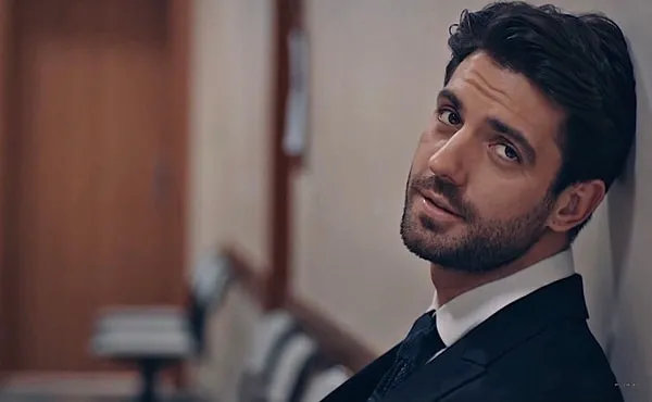 بازیگران سریال سبد رخت چرک (Kirli Sepeti) 11 Kahraman olarak Serkay Tutuncu