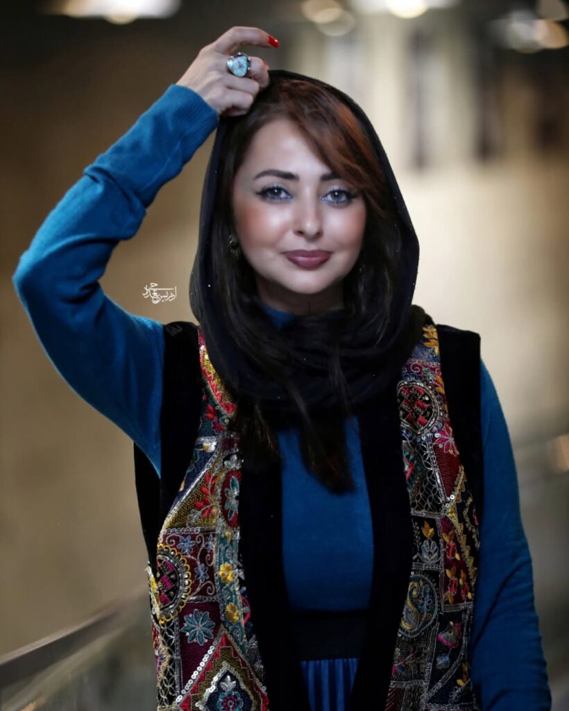 تیپ جذاب و سنتی نفیسه روشن جلب توجه کرد 1 photo 2025 03 09 15 05 35