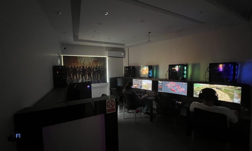 گیم نت دامون؛ جایی برای تجربه متفاوت از بازیهای ویدیویی در دنیای واقعی 3 گیم نت دامون تهران؛ تجربه بازی با تجهیزات حرفهای در محیطی متفاوت