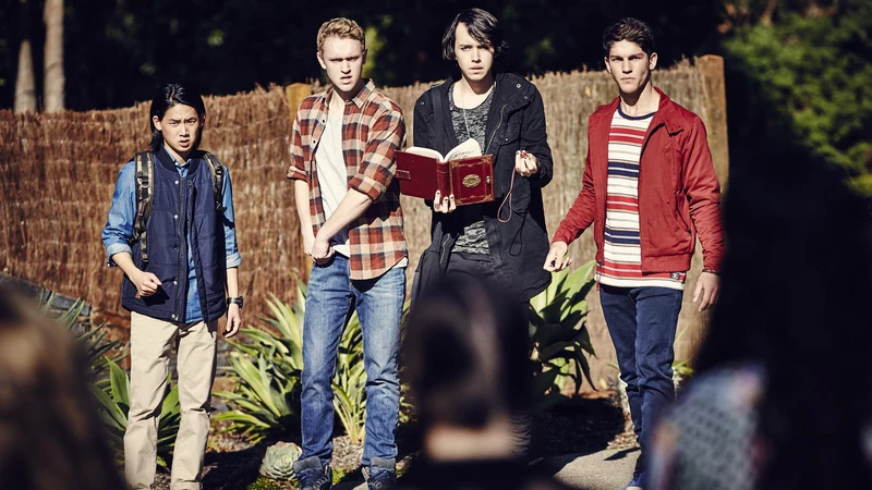 بهترین سریال های علمی تخیلی خارجی: سفری به مرزهای ناشناخته 3 سریال Nowhere Boys