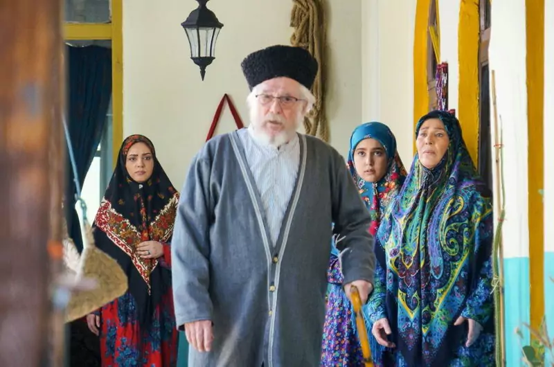 داستان سریال بازی نقابها؛ از بیوگرافی آزیتا حاجیان تا زندگی یاشار در دل درام ترکمن 10 تصویر منوچهر آذر