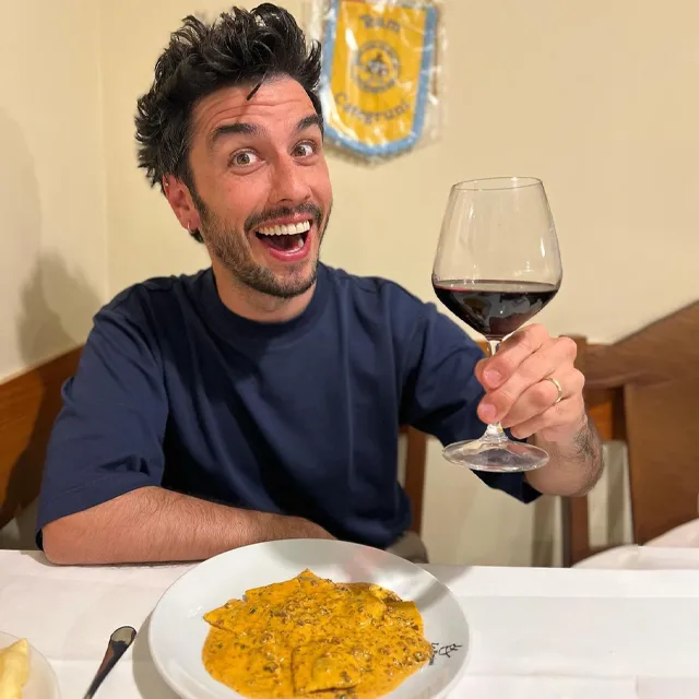 معرفی و بیوگرافی بازیگران سریال ترکی سنگ دل (Siyah Kalp) 10 بازیگر آراس آیدین