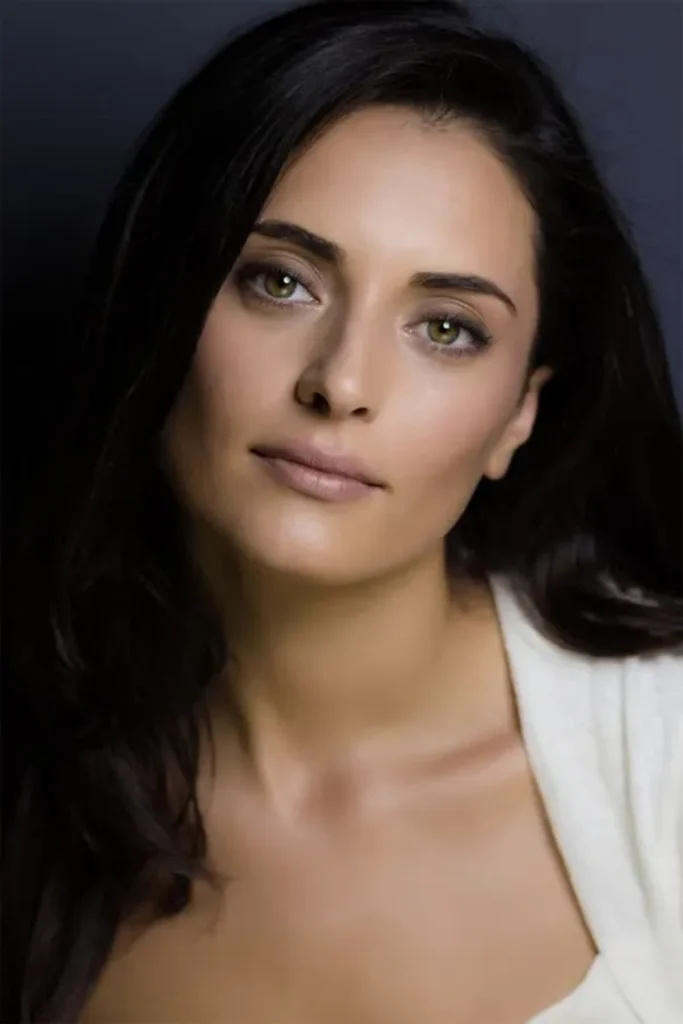 معرفی و بیوگرافی بازیگران سریال ترکی باخت پادشاه؛ از سن و قد تا تحصیلات 9 تصویر آسلیهان گوربوز