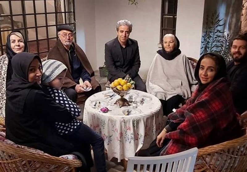 زمان پخش سریال بیگانهای با من است از آیفیلم؛ داستانی پرماجرا در دههی ۶۰. 3 داستان سریال بیگانه ای بامن است