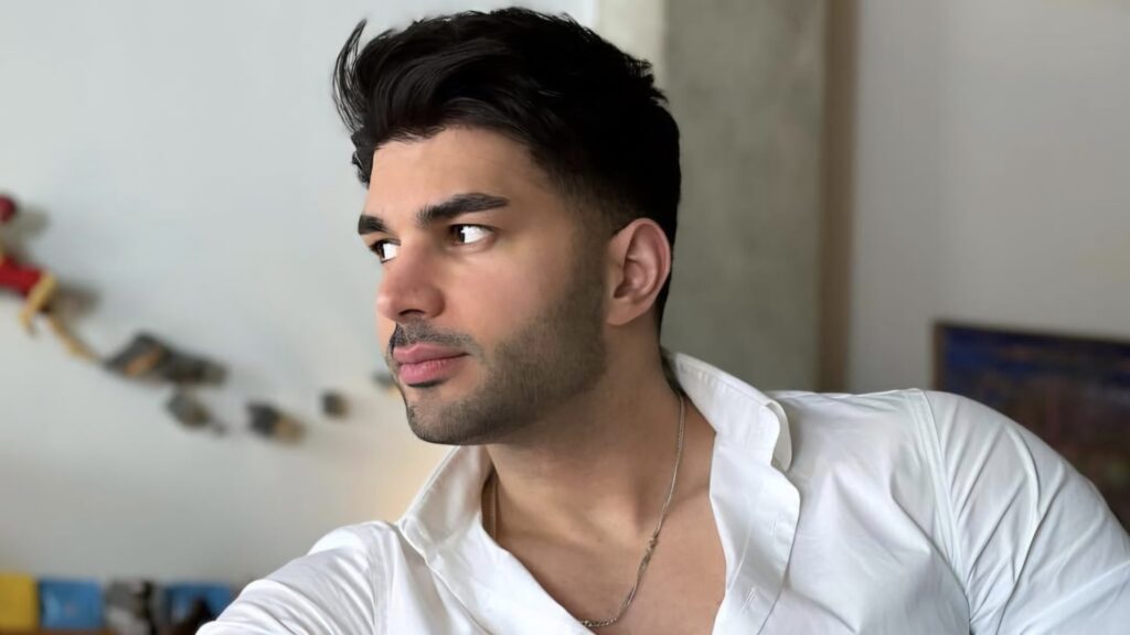 افشاگری موژان از جاوید؛ چرا تیم تولید او را با حال بد و زیر سرم جلوی دوربین برد؟ 5 عصبانیت علی از آیدا