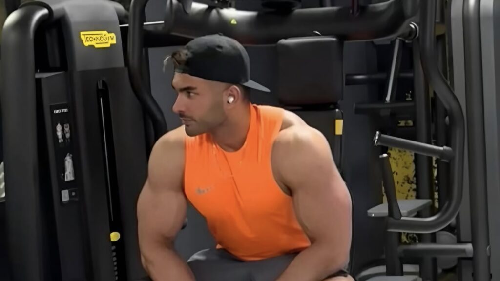 شرکت کننده جدید عشق ابدی 2 متأهل است! چرا علیِ زن و بچه دار وارد برنامه شد؟ 4 علی نظامی زاده در عشق ابدی