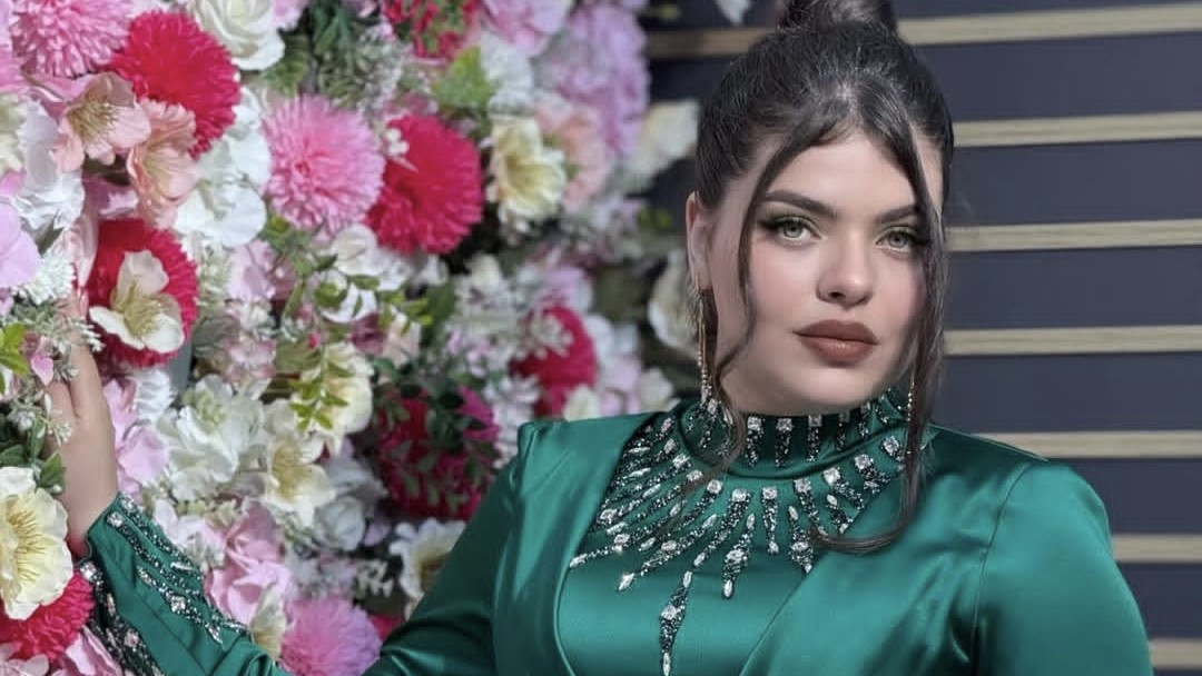 صحبت های سارینا پس از زن روز؛ آیا کمر باریک او در عکس های تولدش واقعاً ادیت است؟ 4 سارینا در زن روز