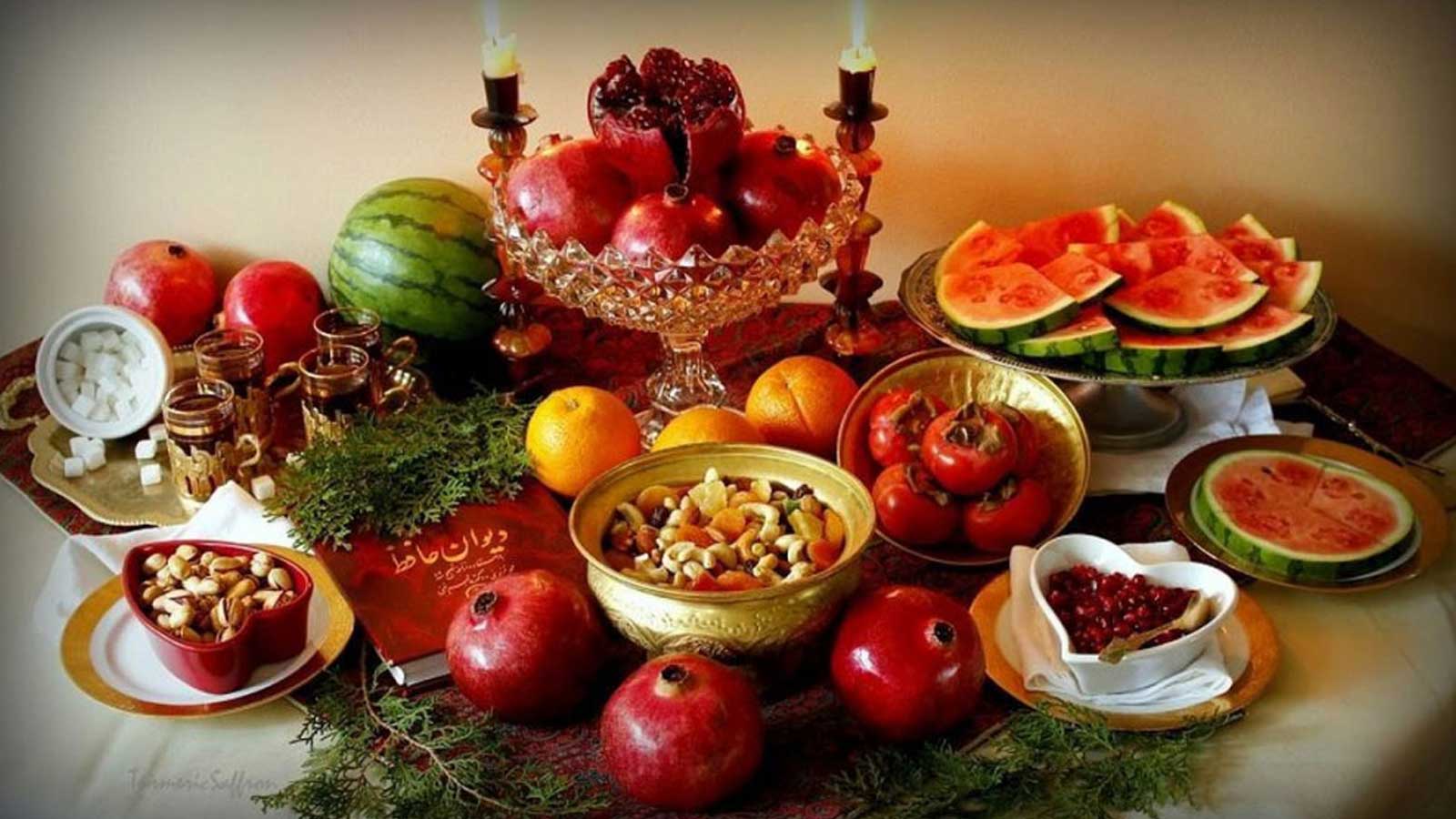 شب چله ۱۴۰۴: راهنمای کامل تاریخ، فلسفه و آیینهای کهن طولانیترین شب سال 5 آداب و رسوم ماندگار و تفریحات شب یلدا