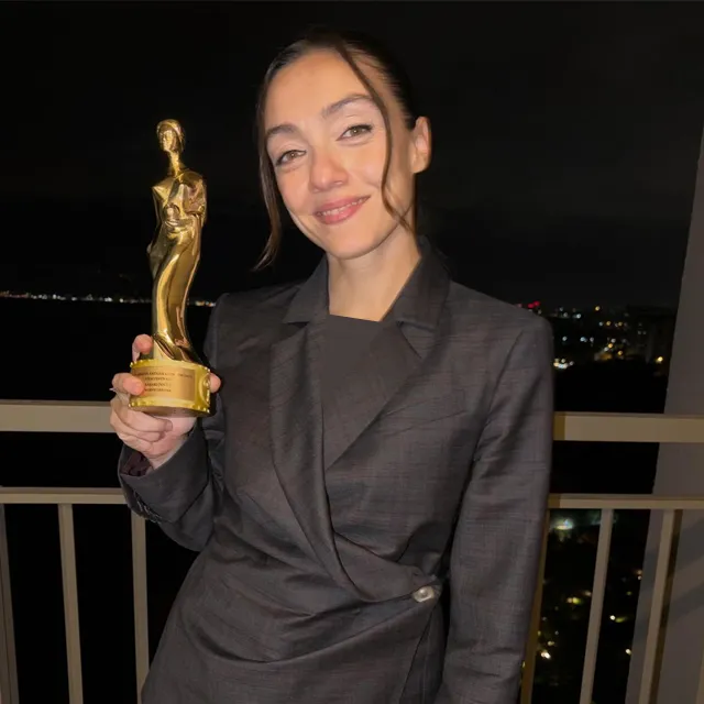 همسران واقعی بازیگران سریال باخت پادشاه و روابط عاطفی به تفکیک نقش. 12 تصویر مروه دیزدار