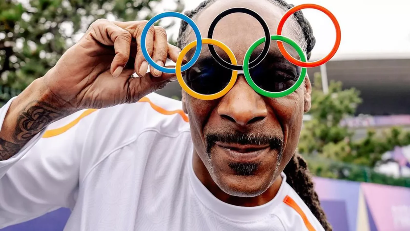 رقص Snoop Dogg در هنگام حمل مشعل المپیک 2024
